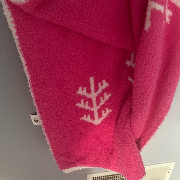Nicole Miller cream and pink Christmas Tree blanket - Picture 2 of 6